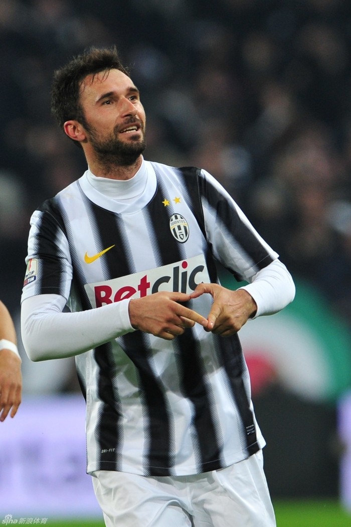 Vucinic có sút xa tuyệt đẹp cân bằng tỷ số cho Juventus